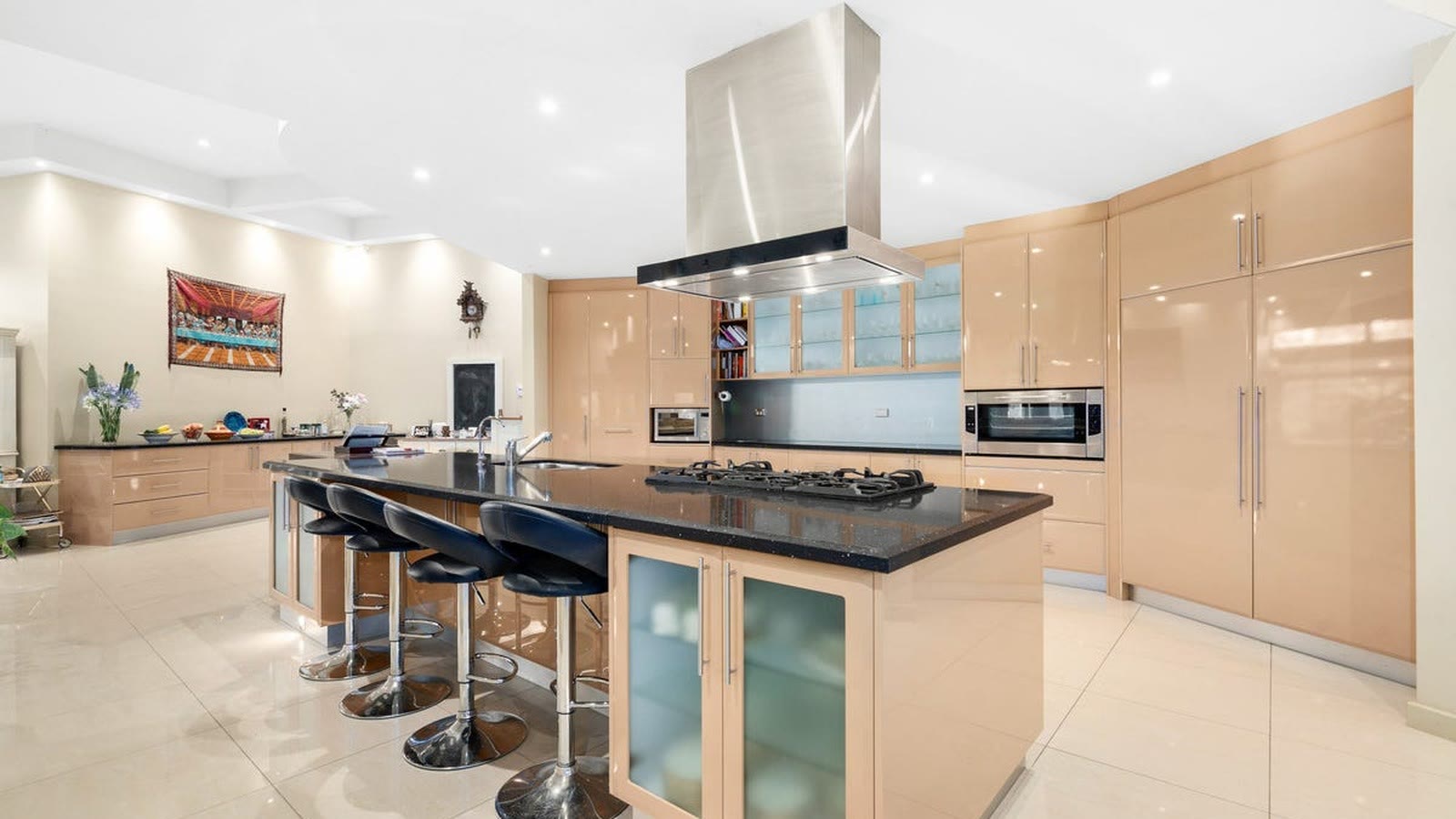 Kitchen: the original listing photograph