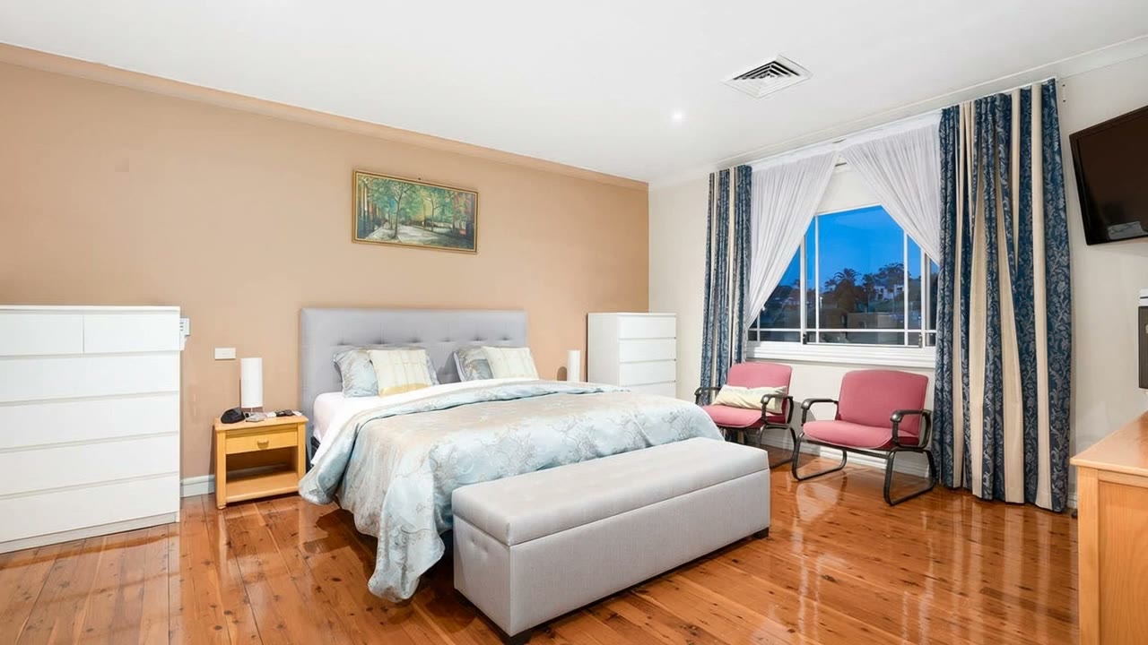 Master bedroom: the moving shot made from the listing photograph