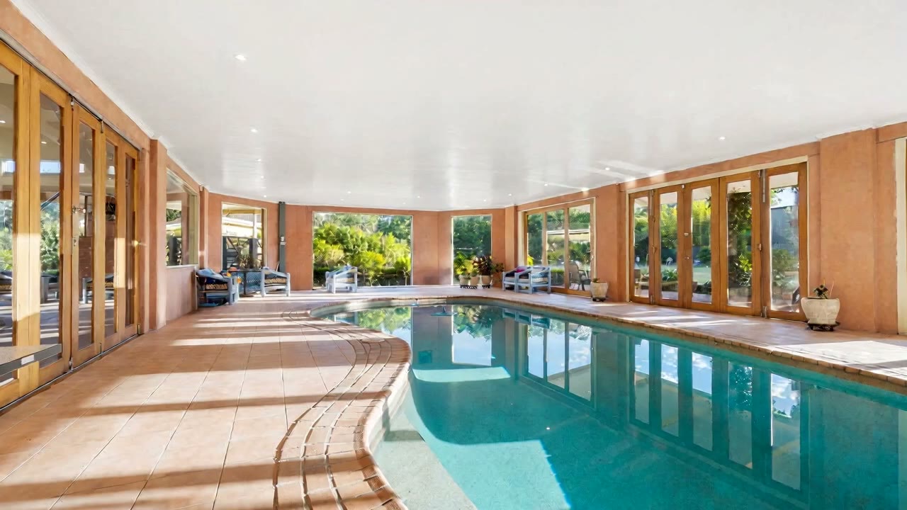Indoor pool: the moving shot made from the listing photograph